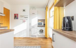un lavadero con lavadora y secadora en Ferienwohnung- Neustift I St, en Neustift im Stubaital