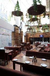 Εστιατόριο ή άλλο μέρος για φαγητό στο Wood Creek Resort & Spa Kasauli