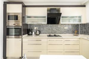 Kép Stunning Flat with Terrace in Caddebostan szállásáról Isztambulban a galériában