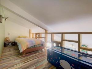 a bedroom with a bed and a fish tank at Gite l'Odonate, partage des eaux in L'Isle-sur-la-Sorgue