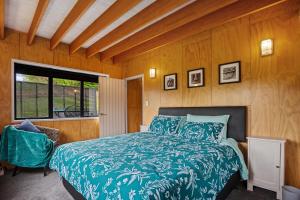 The Barn - Waihi Holiday Home 객실 침대