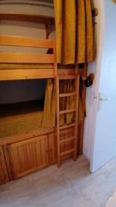 a bunk bed in a room with a closet at Studio Montagne à la Pierre St Martin in Arette
