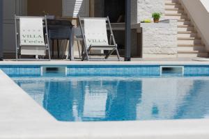 Bazén v ubytovaní Villa Tećo - Moderne Apartments mit Pool und Meerblick alebo v jeho blízkosti