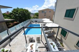 Bazén v ubytovaní Villa Tećo - Moderne Apartments mit Pool und Meerblick alebo v jeho blízkosti