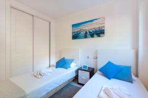 Posteľ alebo postele v izbe v ubytovaní RentAndHomes Marbella Golf Elviria + 32 fotografií