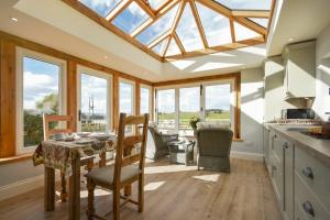 Η κουζίνα ή μικρή κουζίνα στο The Lodge Elsdon