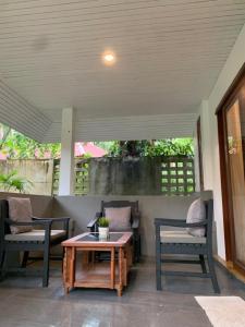 Samui Garden Home的休息区