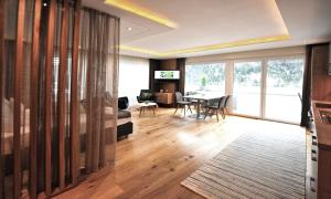 TV in/ali zabaviščno središče v nastanitvi Hotel Dorfstadl