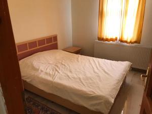 a bedroom with a bed and a window at Sivas Sıcak Çermik Kaplıca Villa 