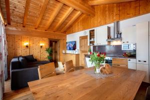 A kitchen or kitchenette at Apartment Grammlergut