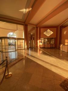 Fotografia z galérie ubytovania Palais Miramar Suite Art Modern - Derniere étages Vue Mer - 75m de confort - En Face des Plages -WIFI - Clim v Cannes
