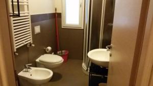 Koupelna v ubytování Appartamenti Selly + 22 fotografií