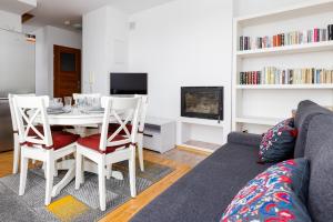 a living room with a table and chairs and a couch at RentPlanet - Apartamenty Krzeptówki in Zakopane