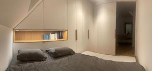 Ένα ή περισσότερα κρεβάτια σε δωμάτιο στο Alpine Centre apartment Kranjska Gora