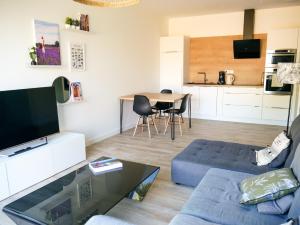 Een keuken of kitchenette bij La Source - gîte en Drôme provençale - Allan