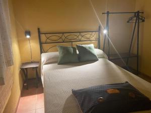 A bed or beds in a room at Casa Rural Les Caixes