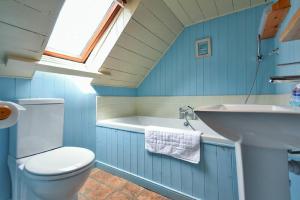 Vannituba majutusasutuses Sandpiper Cottage Low Newton +10 fotot