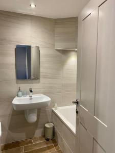 Bathroom sa Contemporary Luxury Barn Conversion in County Durham