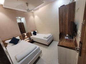 Postel nebo postele na pokoji v ubytování Hotel Heritage - Near Trade Center, Visa Consulate BKC