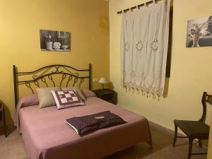 A bed or beds in a room at Casa Rural Les Caixes