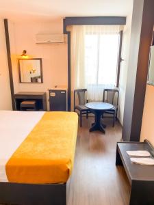 Un pat sau paturi într-o cameră la Hotel Güleryüz