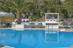 Bazén v ubytování Dionysos Seaside Resort Ios nebo v jeho okolí