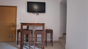 TV a/nebo společenská místnost v ubytování Apartman Novalja