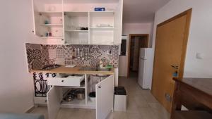 Dapur atau dapur kecil di Apartman Novalja