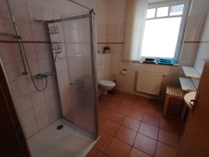 Bilik mandi di Haus am Kölpinsee App 1 4