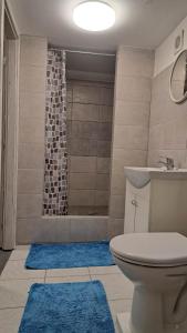 Koupelna v ubytování NATY apartmán + 2 fotografie