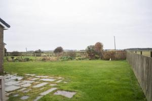 En have udenfor Our Story Cottage + 3 billeder