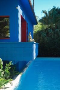 a blue house with a pool in front of it at El botanico de Sagra in Sagra