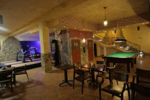 a room with a pool table and a ping pong ball at Dwór Ostoia in Rymanów