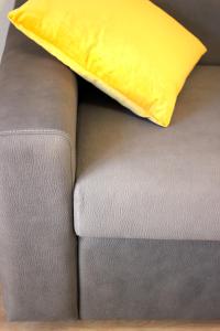 A seating area at Outdooredo Garda Apartment