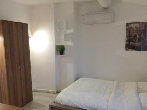 Posteľ alebo postele v izbe v ubytovaní T2bis lumineux, Intra Muros Avignon