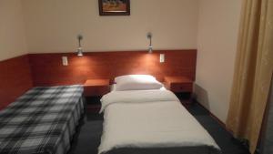 Postel nebo postele na pokoji v ubytování Hotel Julianów