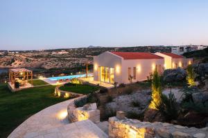 Bazén v ubytování Rethymnian Gem Luxury Villa nebo v jeho okolí