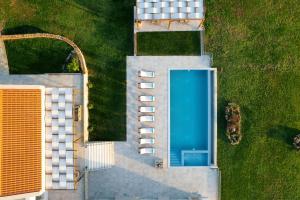 Bazén v ubytování Rethymnian Gem Luxury Villa nebo v jeho okolí