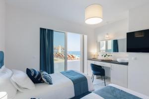 Postel nebo postele na pokoji v ubytování Rethymnian Gem Luxury Villa + 37 fotografií