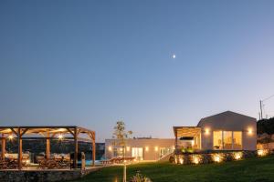 Bazén v ubytování Rethymnian Gem Luxury Villa nebo v jeho okolí