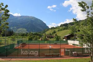 Vista generica sulle montagne o vista sulle montagne dall'interno dell'appartamento