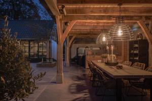 a kitchen and dining room with a table and chairs at Sjiek Basiliek in Oudenbosch