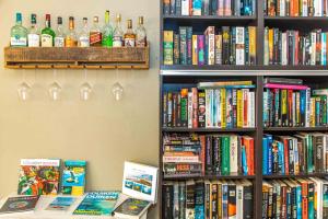 a book shelf filled with lots of books at All Seasons Apartments in Kralendijk