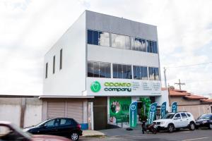 a white building with cars parked in front of it at 202-FLAT-Espaço, conforto. É disso que você precisa! in Anápolis