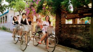 Khách lưu trú tại Tam Coc Tropical Homestay