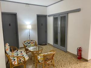 Гостиная зона в Sunset view Rooms