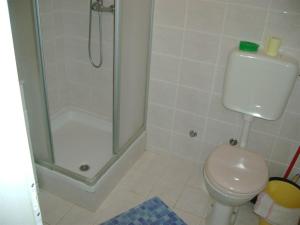 Koupelna v ubytování Ferienwohnung in Porec Balcony, air conditioning, WLAN 819-5