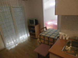 TV a/nebo společenská místnost v ubytování Ferienwohnung in Porec Balcony, air conditioning, WLAN 819-5