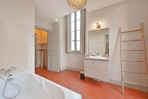 Kúpeľňa v ubytovaní Le Vieux Sextier - AC Clim - Lumineux - WIFI - Hypercentre