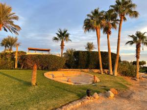 Vrt pred nastanitvijo Ras Katy Sunset Views